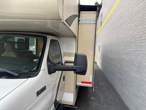 Used 2016 Ford E-450 and Econoline 450 Super Duty w/ Motorhome Prep Package RWD image 4