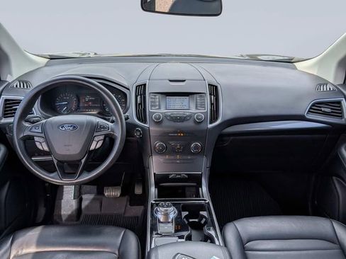 Used 2019 Ford Edge SE image 17