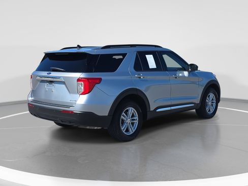 Used 2021 Ford Explorer XLT image 5