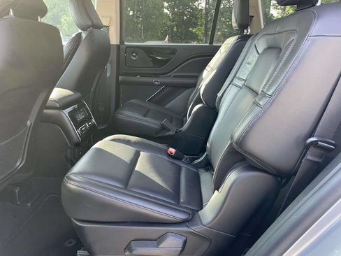 Used 2023 Lincoln Aviator Reserve AWD/4WD image 11