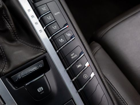 Used 2017 Porsche Macan S image 21