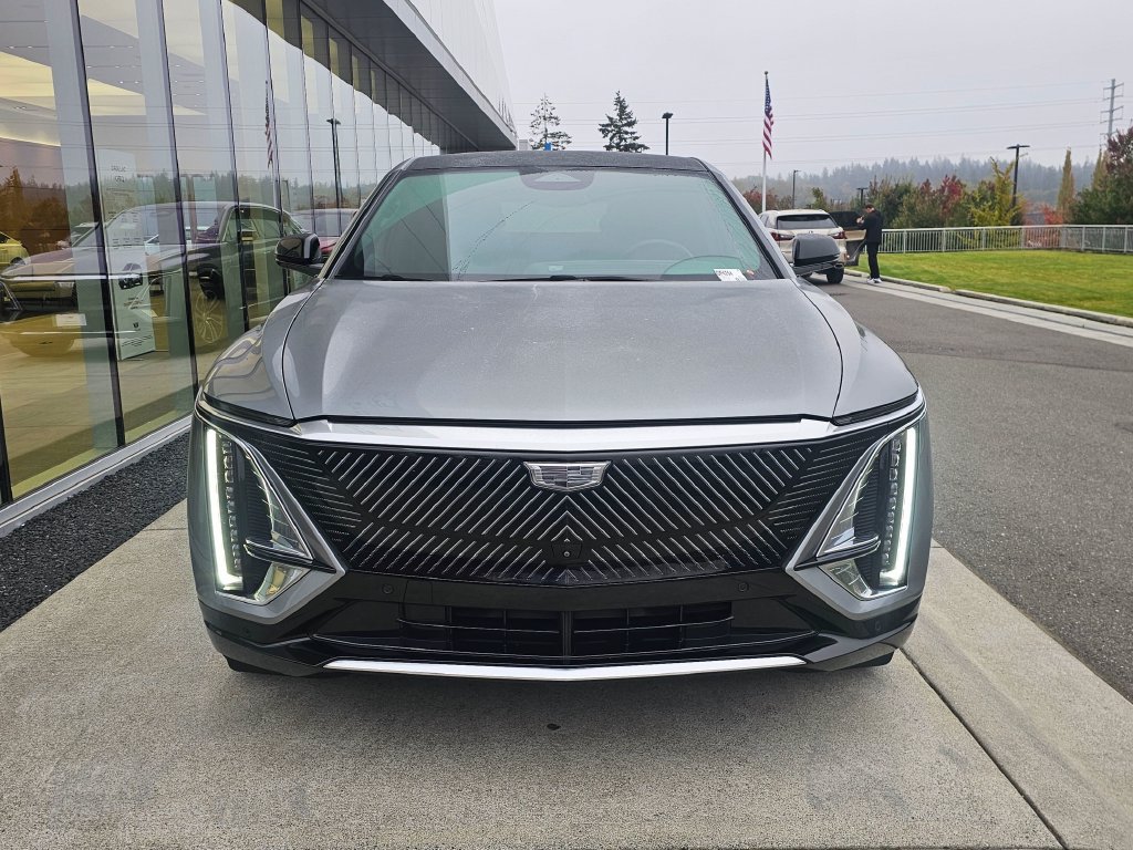 Certified 2024 Cadillac Lyriq Luxury AWD/4WD image 8