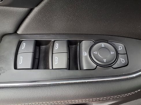 Used 2023 Buick Envision Essence w/ Sport Touring Package FWD image 13