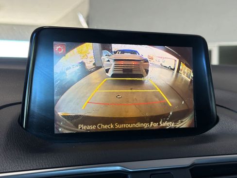 Used 2018 MAZDA MAZDA3 Touring FWD image 19