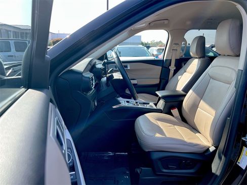 Used 2023 Ford Explorer Limited image 17