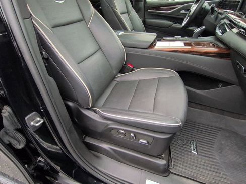 Used 2023 Cadillac Escalade Premium Luxury image 25