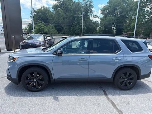 Used 2025 Honda Pilot Black Edition image 3