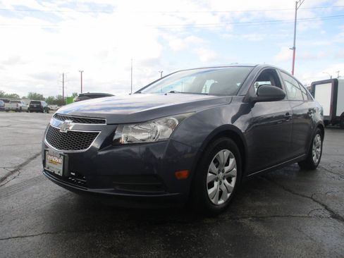 Used 2014 Chevrolet Cruze LS FWD image 1