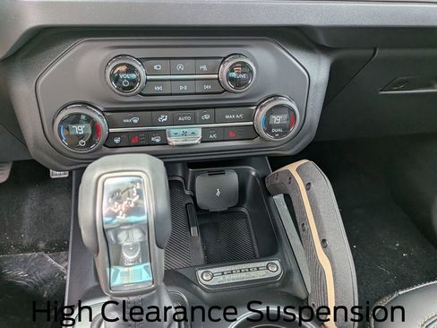 New 2025 Ford Bronco Badlands image 27
