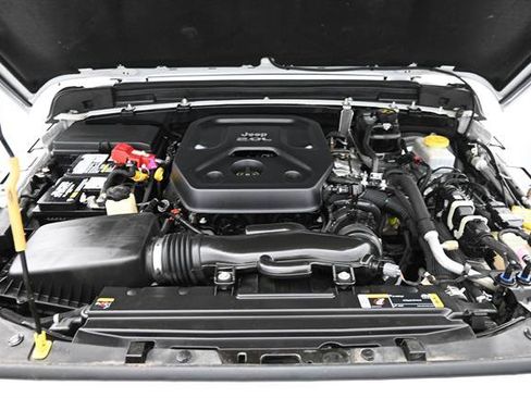 Used 2021 Jeep Wrangler Unlimited Sahara AWD/4WD image 15