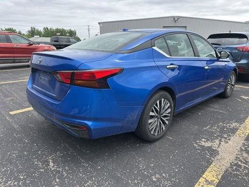 Used 2025 Nissan Altima 2.5 SV FWD image 10