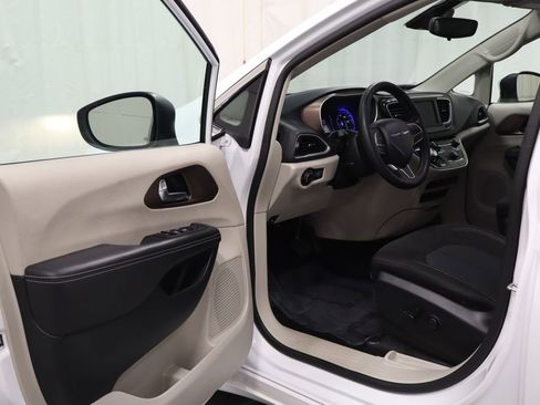 Certified 2023 Chrysler Voyager LX FWD image 10