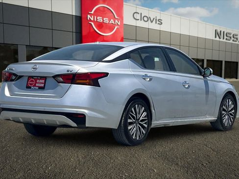 Used 2023 Nissan Altima 2.5 SV FWD image 3