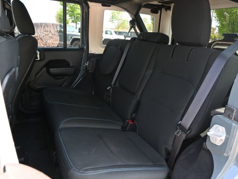 Used 2025 Jeep Wrangler Unlimited Rubicon 4xe w/ Convenience Group image 11