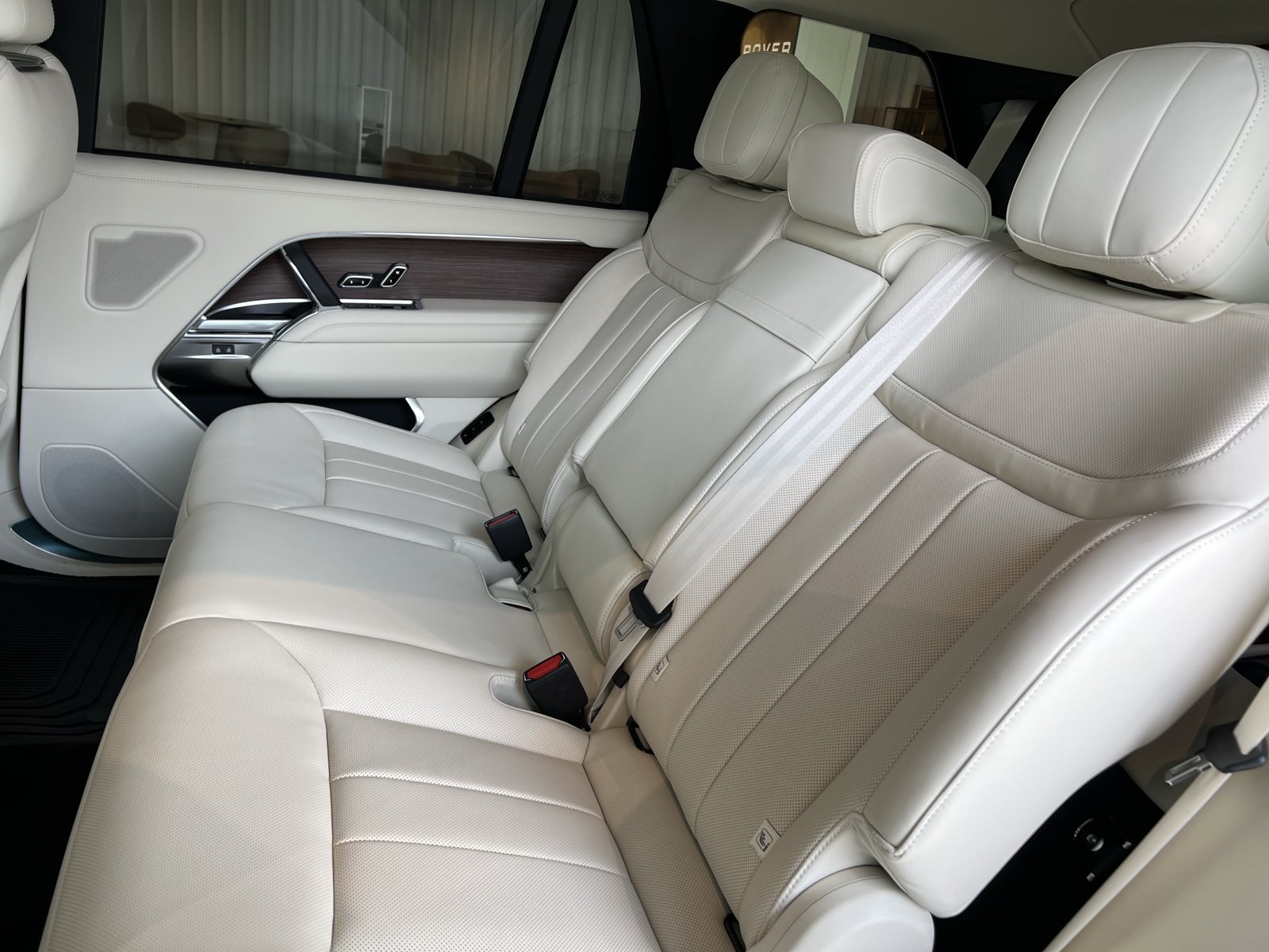 New 2026 Land Rover Range Rover Long Wheelbase SE AWD/4WD image 5