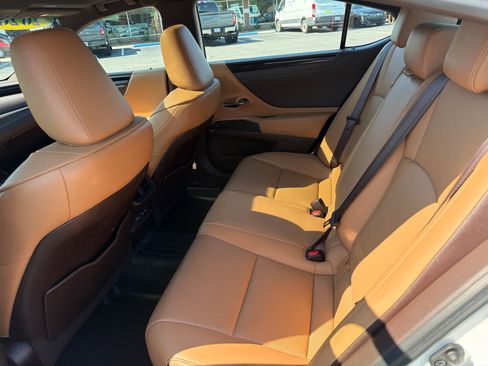 Used 2020 Lexus ES 350 w/ Premium Package FWD image 12
