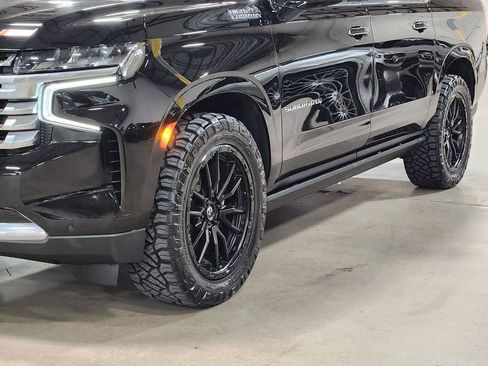 Used 2023 Chevrolet Suburban High Country image 17