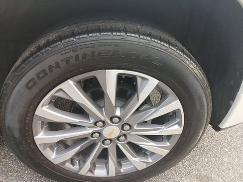 Used 2023 Chevrolet Traverse Premier image 6