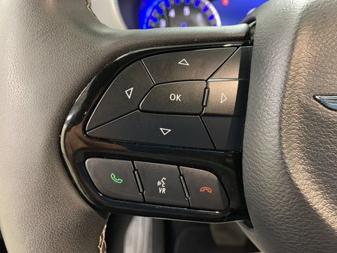 Used 2025 Chrysler Pacifica Limited FWD image 26