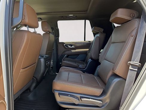 Used 2022 Chevrolet Tahoe High Country AWD/4WD image 16