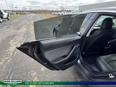 Used 2018 Tesla Model 3 image 23