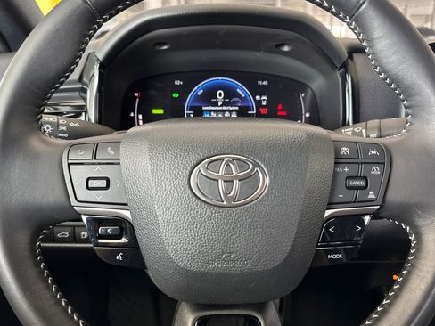 Used 2025 Toyota Camry SE FWD image 21