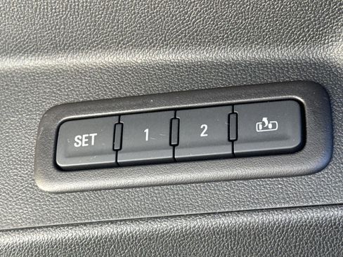 Used 2020 Chevrolet Equinox Premier image 17