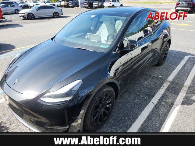 Used 2024 Tesla Model Y Long Range AWD/4WD image 1