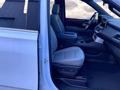Used 2023 GMC Yukon SLT image 30
