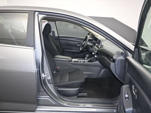 Used 2024 Nissan Sentra SV FWD image 26