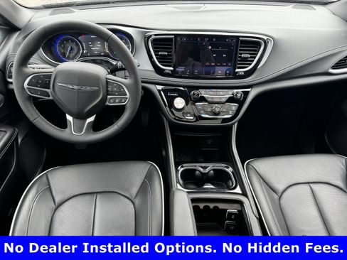 Used 2026 Chrysler Pacifica Limited FWD image 13