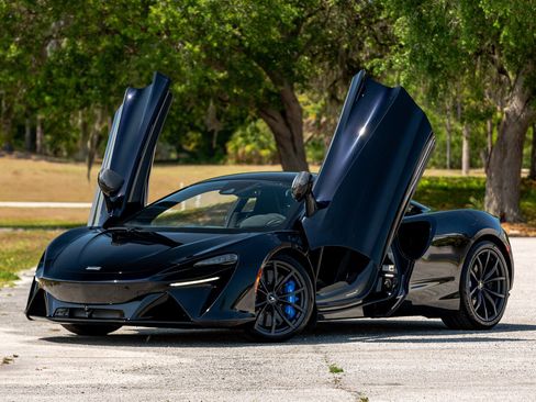 Used 2023 McLaren Artura image 6