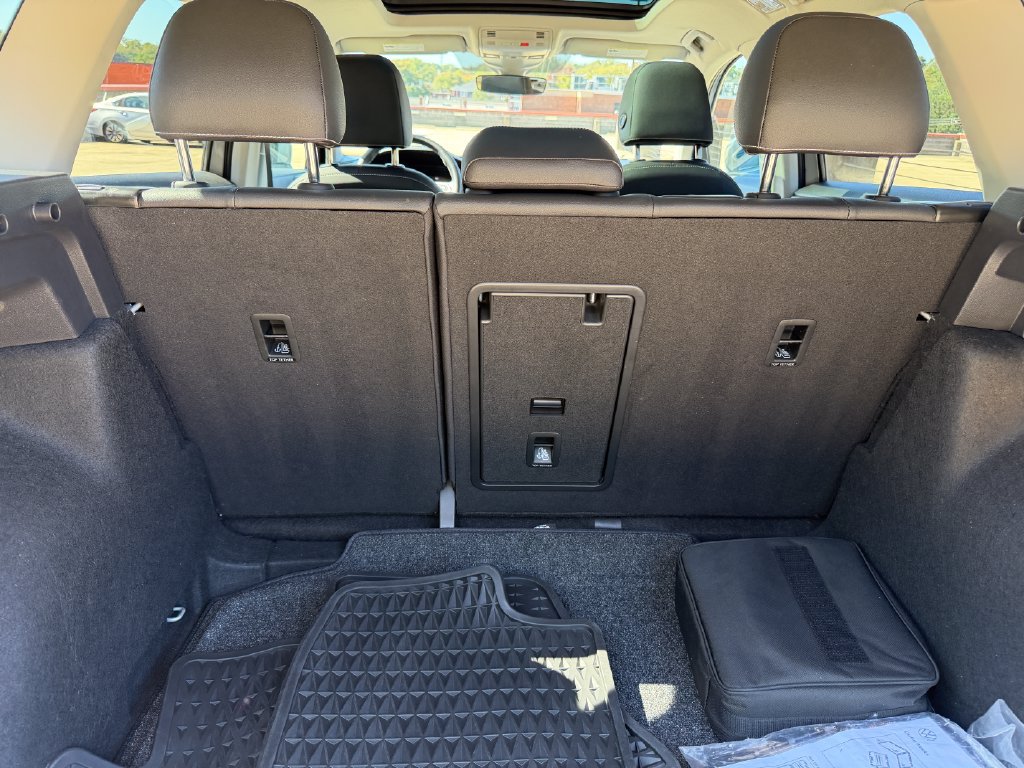 Certified 2023 Volkswagen Taos SE FWD image 28