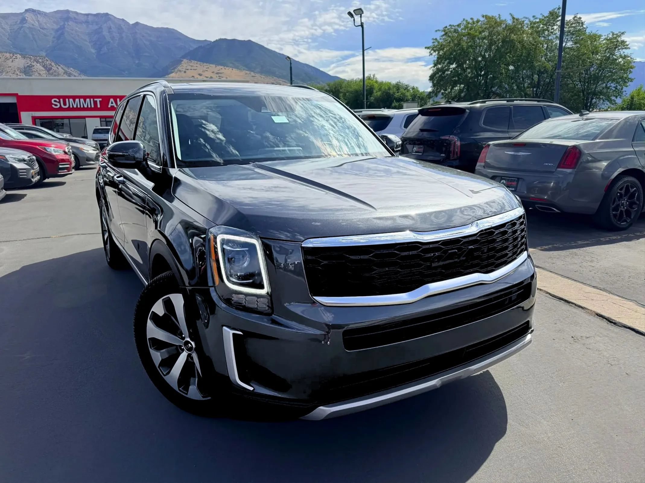 Used 2020 Kia Telluride S w/ S 8 Passenger Seating Package AWD/4WD image 2