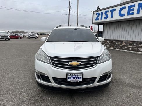 Used 2017 Chevrolet Traverse LT w/ Style and Technology Package image 2
