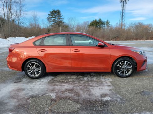 Used 2023 Kia Forte LXS image 4