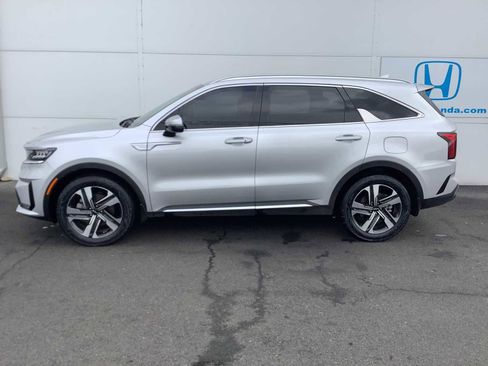 Used 2023 Kia Sorento EX image 3
