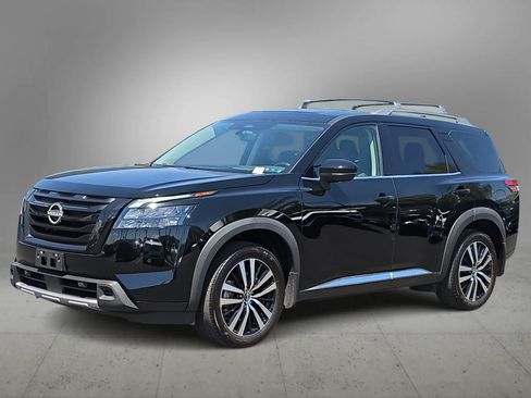 Used 2025 Nissan Pathfinder Platinum w/ Black Appearance Package FWD image 4