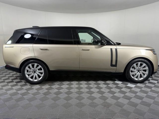 New 2026 Land Rover Range Rover Long Wheelbase SE AWD/4WD image 9