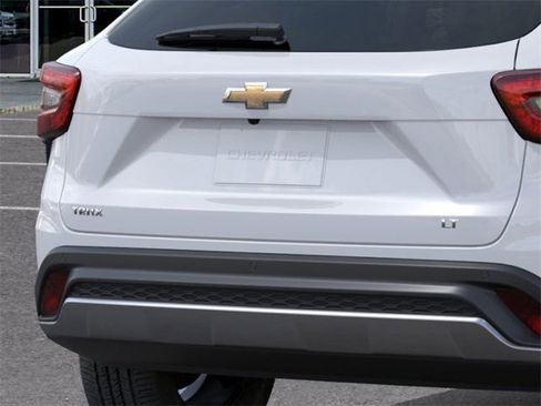 New 2026 Chevrolet Trax LT w/ Driver Confidence Package image 14