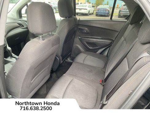 Used 2017 Chevrolet Trax LT w/ Sun & Sound Package image 16