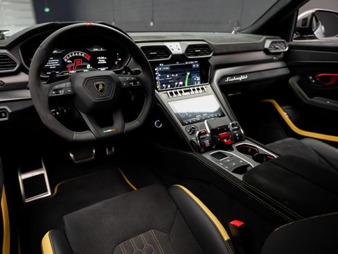 Used 2024 Lamborghini Urus Performante AWD/4WD image 2
