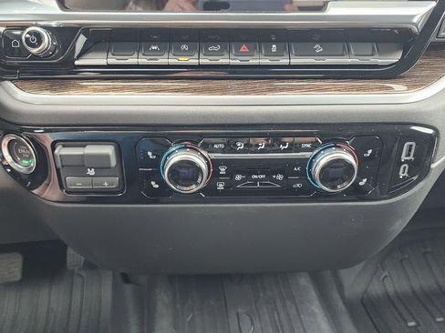New 2026 GMC Sierra 1500 Elevation w/ LPO, Elevation Black Package AWD/4WD image 28