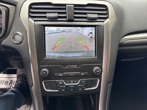 Used 2019 Ford Fusion SE FWD image 13