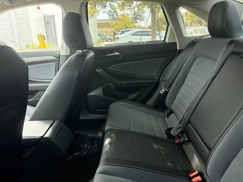 Used 2026 Volkswagen Jetta SE FWD image 5