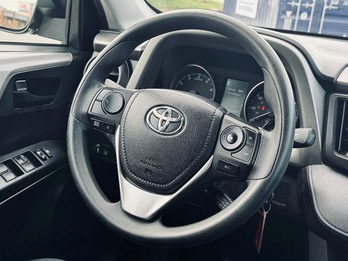 Used 2018 Toyota RAV4 LE image 11