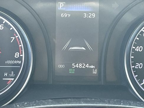 Used 2022 Toyota Camry SE image 8