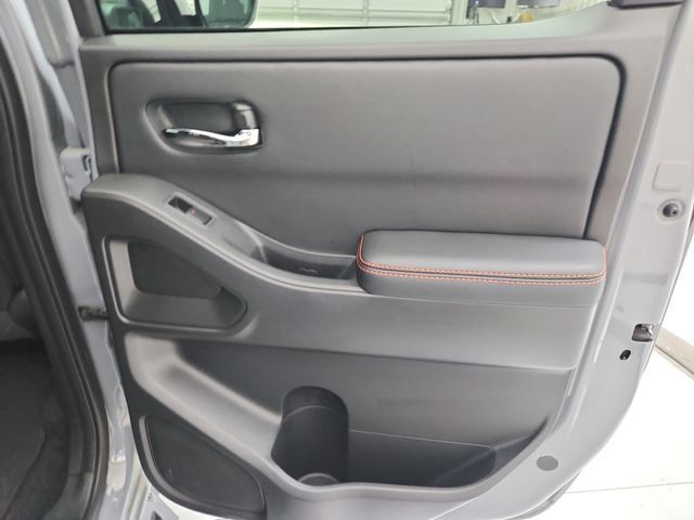 Used 2025 Nissan Frontier PRO-4X AWD/4WD image 39
