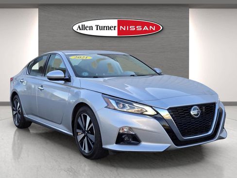 Used 2021 Nissan Altima 2.5 SL image 1