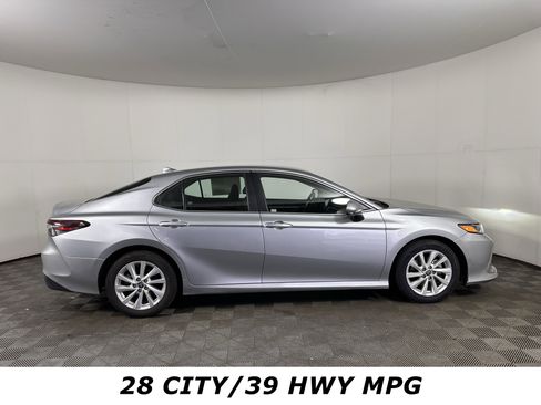Used 2023 Toyota Camry LE image 7